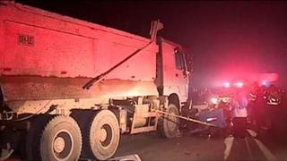 Tres muertos dejó accidenteentre mototaxi y camión en la carretera a Canta [VIDEO]