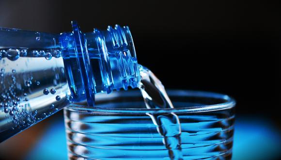 Conforme se acerca el corte del servicio, más limeños acuden a supermercados para comprar agua. La demanda ha crecido. (Pixabay)