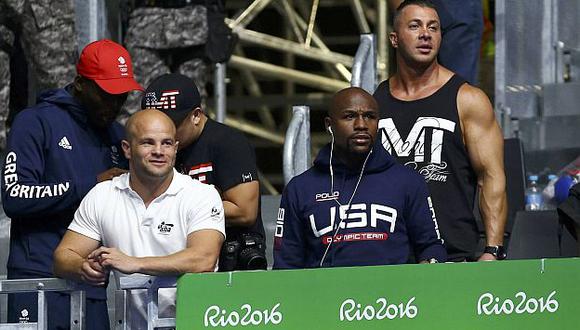 Floyd Mayweather aprovecha Río 2016 para reclutar boxeadores que formen parte de su empresa. (Reuters)