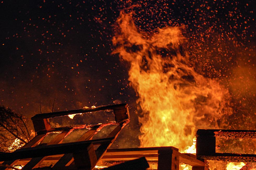 Incendio consumió más de 20 puestos informales en Juliaca. (Getty)