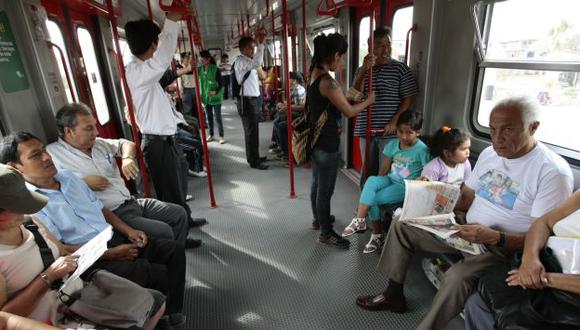 Ciudadanos empezaron a usar el Metro de Lima para transportarse a diversos puntos de la capital. (Perú21)
