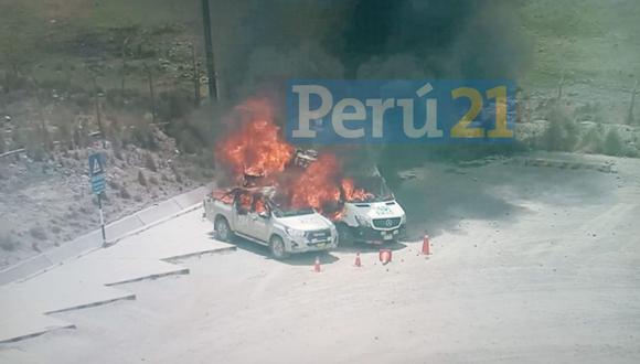 Un grupo de personas ingresó a la fuerza hasta la zona de descanso de los trabajadores y quemó vehículos.