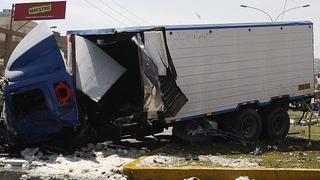 La Libertad: Dos muertos dejó choque entre camiones frigoríficos