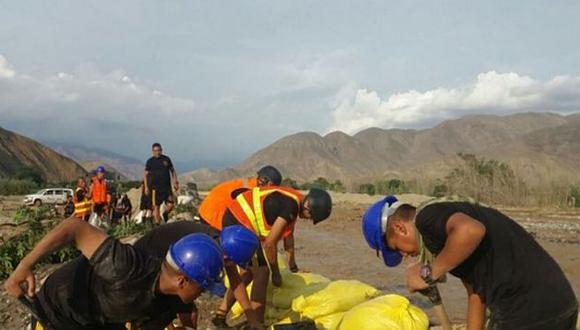 Huarmey: Personal del Ejército realiza labores para evitar nuevas inundaciones. (Andina)
