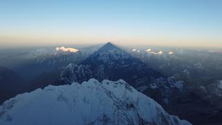 ¿Por qué una sombra mortal cuelga de la cumbre del Everest?