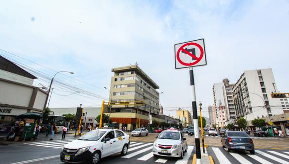 Hace unos meses se implementaron señales en los cruces con alto índice en conflictos entre vehículos y peatones. (Foto: Difusión)