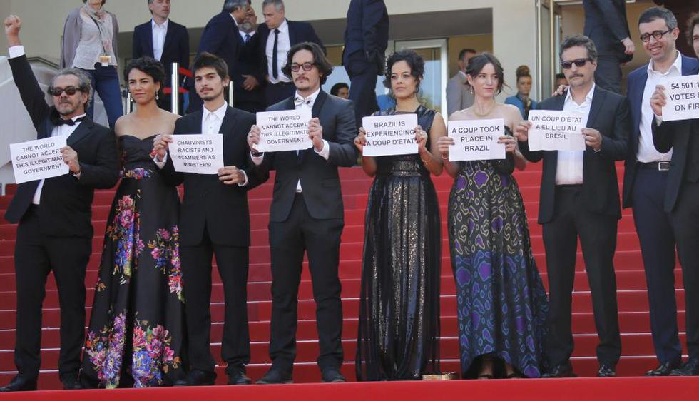 Cannes 2016: Equipo del filme brasileño 'Aquarius' protestó contra destitución de Dilma Rousseff. (Reuters)