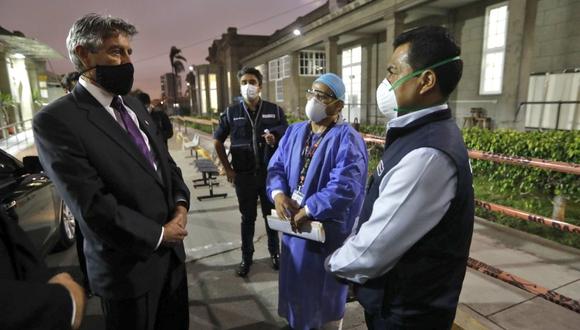 Francisco Sagasti visitó a los heridos de la Segunda Marcha Nacional en el hospital Arzobispo Loayza. (Foto: Minsa)