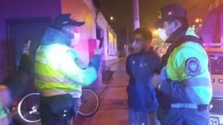 Surco: delincuente es atrapado en pleno robo a tienda y pide a policías que le cuiden su bicicleta