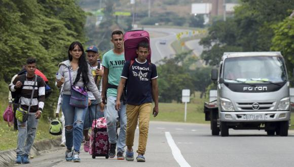 El visado humanitario será uno de los tantos tipos de visa que estarán a disposición de los migrantes venezolanos. En la foto, migrantes venezolanos caminan de Cúcuta a Pamplona, en Colombia. (Foto referencial: AFP)