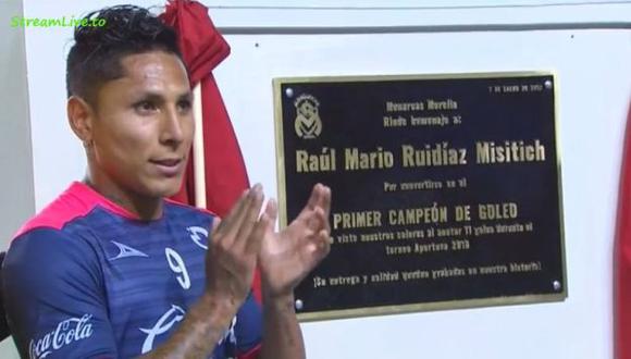Raúl Ruidíaz recibió placa honorífica de parte del Monarcas Morelia. (@embaj_criollos )