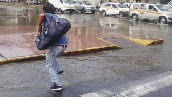 Aniego ha provocado que calles se encuentren malolientes. (Andina)