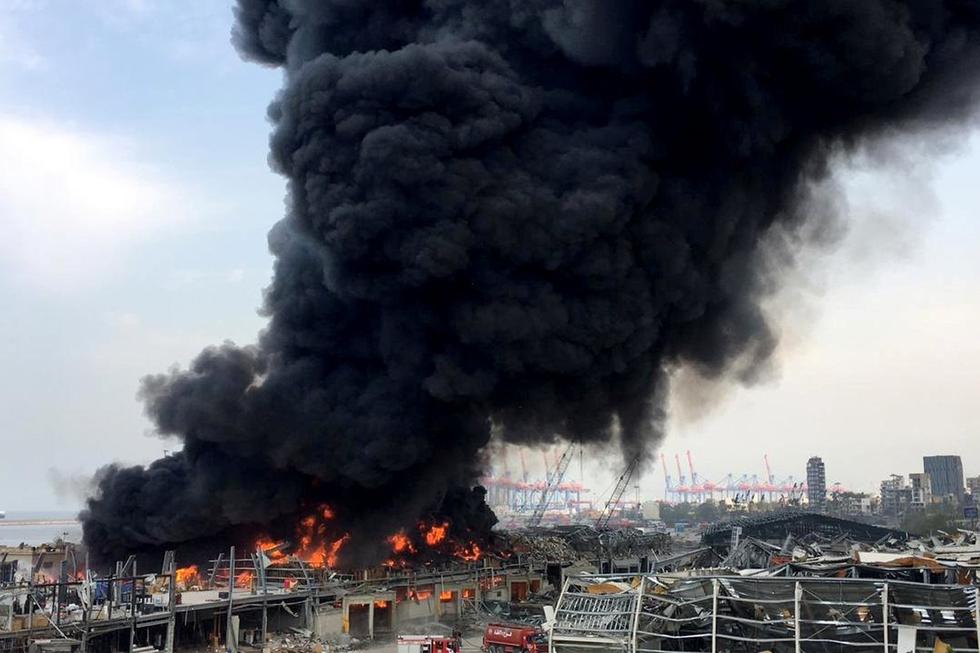 Imagen de un fuerte incendio que se registra en el puerto de Beirut, Líbano, el 10 de setiembre de 2020. (REUTERS/Alaa Kanaan).