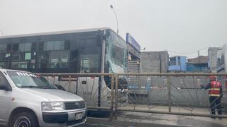 Buses del Metropolitano chocaron en la estación Parque del Trabajo sin reportarse personas heridas 