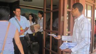 César Acuña: Repartieron volantes del precandidato presidencial en sede regional de Lambayeque
