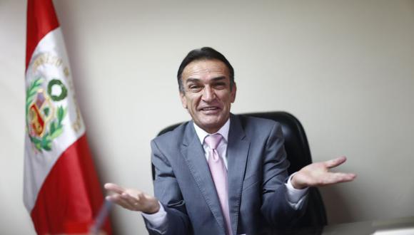 Comisión Permanente archivó informe que pedía suspender al congresista Héctor Becerril. (Perú21)