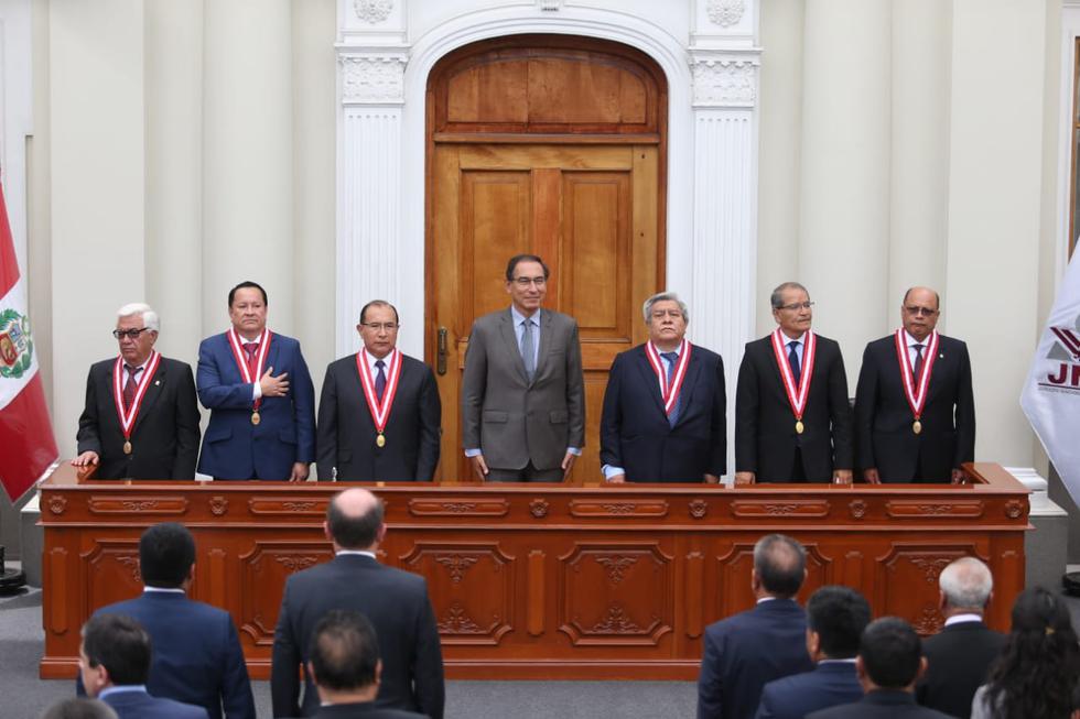 Presidente de la República, Martín Vizcarra, participa en la ceremonia de entrega de credenciales a los 25 gobernadores regionales. (Violeta Ayasta/GEC)
