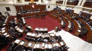 Comisión de Constitución debate 26 decretos legislativos