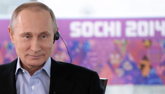 Vladimir Putin da la bienvenida a homosexuales. (AFP)