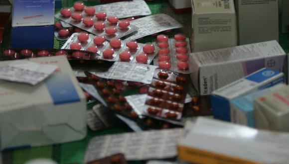 Médicos denuncian demora para regular ingreso de medicamentos biológicos. (Perú21)