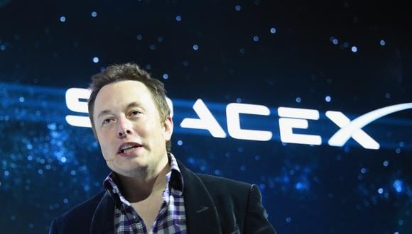 Elon Musk ha sido una figura omnipresente en la cultura estadounidense de los últimos años. Acumula 66 millones de seguidores en Twitter y fue anfitrión invitado del famoso show de comedia SNL en mayo. (Foto: Robyn BECK / AFP)