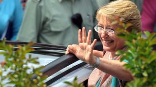 Bachelet repunta en sondeo y ganaría en la primera vuelta