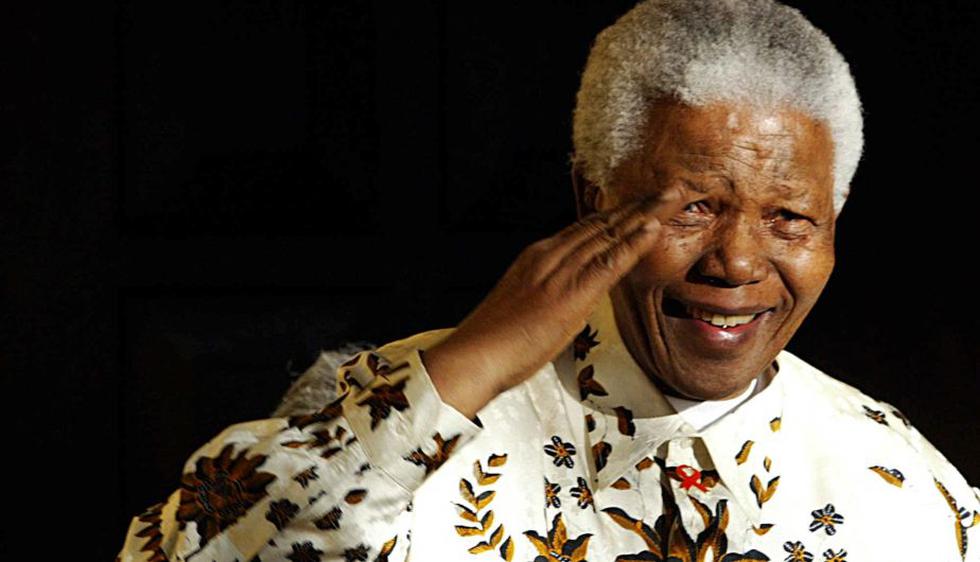 Nelson Mandela. El pasado jueves el activista político, Nelson Mandela, murió a los 95 años. El sudafricano que abolió el apartheid  y ganó el Premio Nobel de la Paz pasó sus últimos minutos de vida junto a su familia. (AFP)