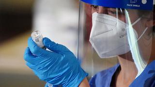 OMS pide reducir contagio para que variantes no afecten a eficacia de vacunas