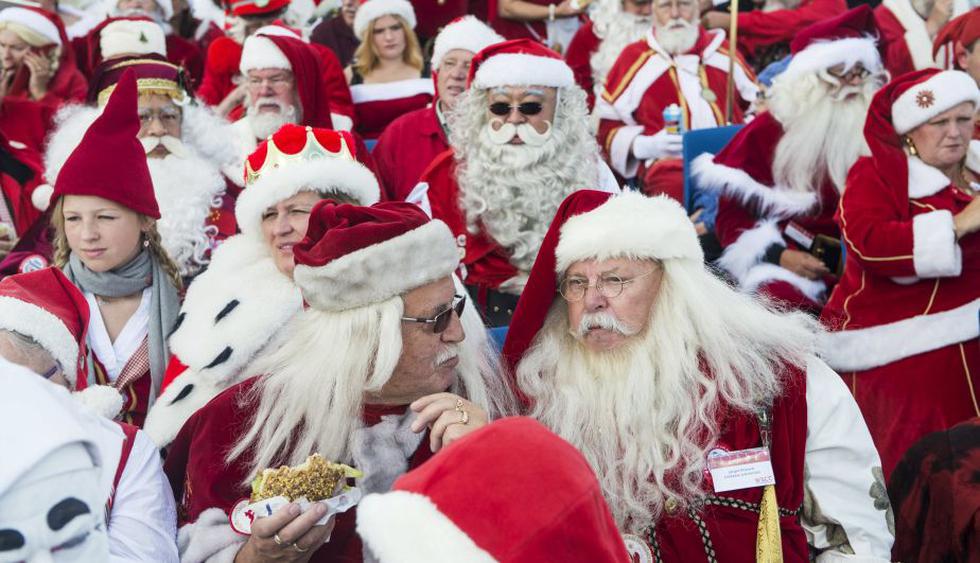 Cientos de Papás Noel se dieron cita en Dinamarca. (Reuters)