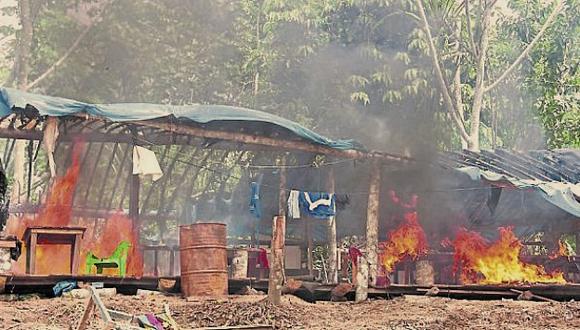 Madre de Dios: Campamento fue incendiado. (Andina)