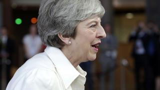Theresa May respalda al cuestionado embajador en EE.UU. tras polémica