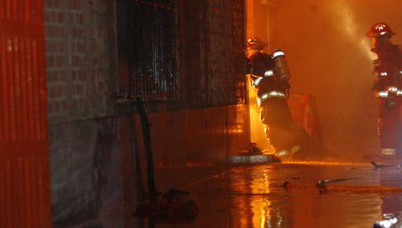 Bomberos atendieron cuatro grandes incendios en Lima y Callao durante Navidad. (USI)