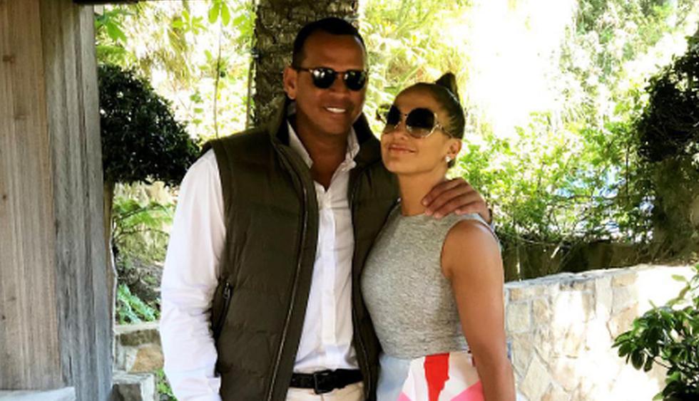 La famosa pareja de Hollywood fue vista saliendo el viernes de la joyería Cartier, en el Design District de Miami. Imágenes son virales en Instagram.