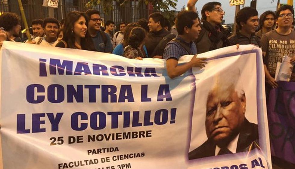 Ley Cotillo: Universitarios marcharon para pedir archivamiento de proyecto de ley. (@aaronsalomong)
