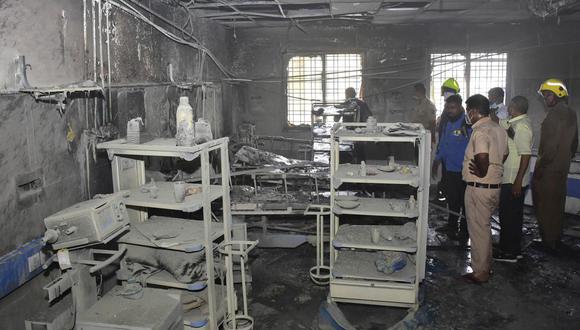 Incendio en sala COVID-19 en hospital de la India dejó al menos 11 muertos. (Foto: AP)