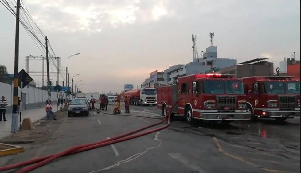 Bomberos controlan incendio en almacén de Navarrete