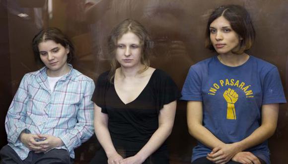 PUSSY RIOT. Banda punk femenina está tras las rejas por pedirle a la Virgen que proteja a Rusia de Putin. (AP)