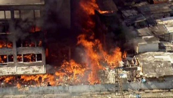 Fuego se llevó 300 viviendas. (TV Globo)