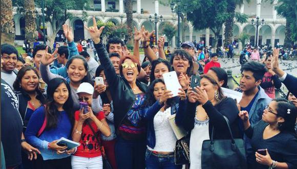 Alejandra Guzmán sorprendió a sus fans al recorrer las calles de Arequipa. (Instagram Alejandra Guzmán)