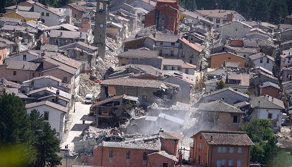 Cifra de muertos por terremoto en Italia se elevó a 250 y prosigue búsqueda de desaparecidos. (AFP)