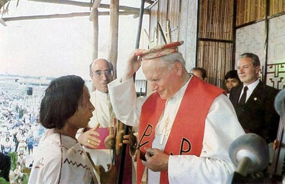 Durante su primera visita en 1985 el Papa Juan Pablo II visitó Iquitos y compartió con sus pobladores. (El Comercio)