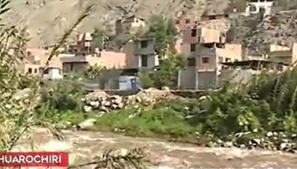 Vecinos de Huarochirí en peligro por crecida del río. (Foto: captura TV)