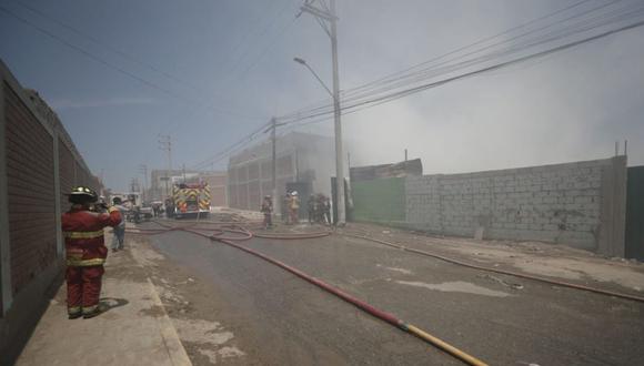 Los bomberos heridos están en el hospital Almenara. (Foto: Renzo Salazar / GEC)