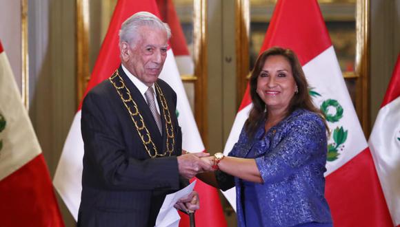 Presidenta del Perú Dina Boluarte condecoró con el Gran Collar de la Orden del Sol al escritor peruano Mario Vargas Llosa. Foto: Jorge Cerdán / GEC