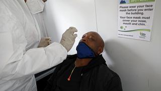 Sudáfrica descubre una nueva variante del coronavirus que estaría impulsando una segunda ola 