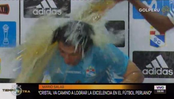 Mario Salas fue sorprendido en plena conferencia de prensa. (Captura y video: Gol Perú)