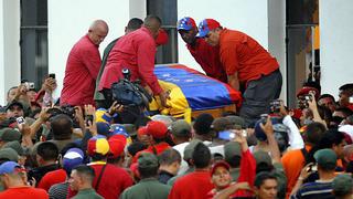 El féretro de Hugo Chávez llegó a la Academia Militar