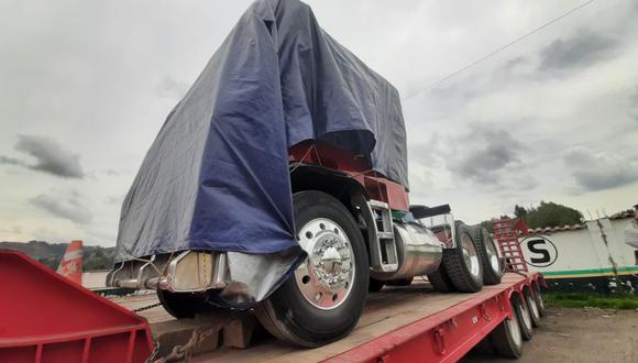 Vehículos pesados partieron rumbo a la ciudad de Lima. Rodaje de la película generó gran expectativa en Cusco desde el mes de agosto. (Foto: Juan Sequeiros)