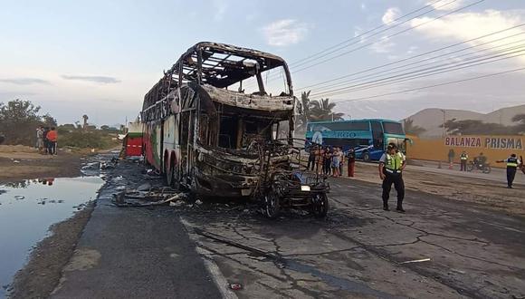 LAMENTABLE. No pudieron huir del fuego que arrasó con bus. (FOTO: FACEBOOK)