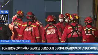 Brindan a bomberos posible ubicación de albañil atrapado entre escombros de construcción clandestina 